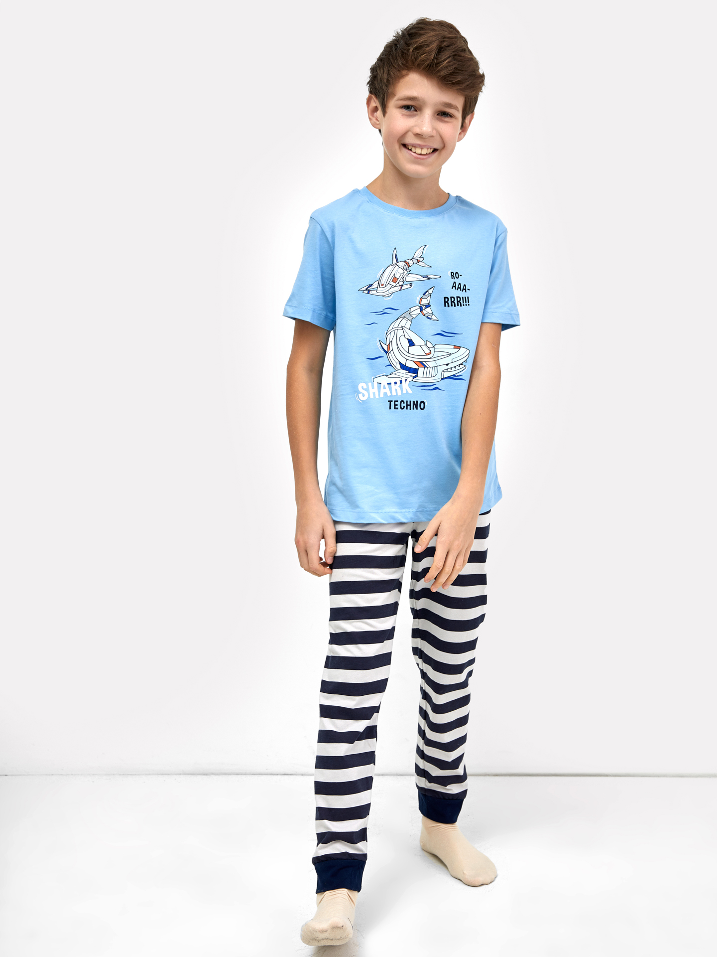 Хлопковый комплект для мальчиков (голубая футболка и брюки в серо-синюю полоску)