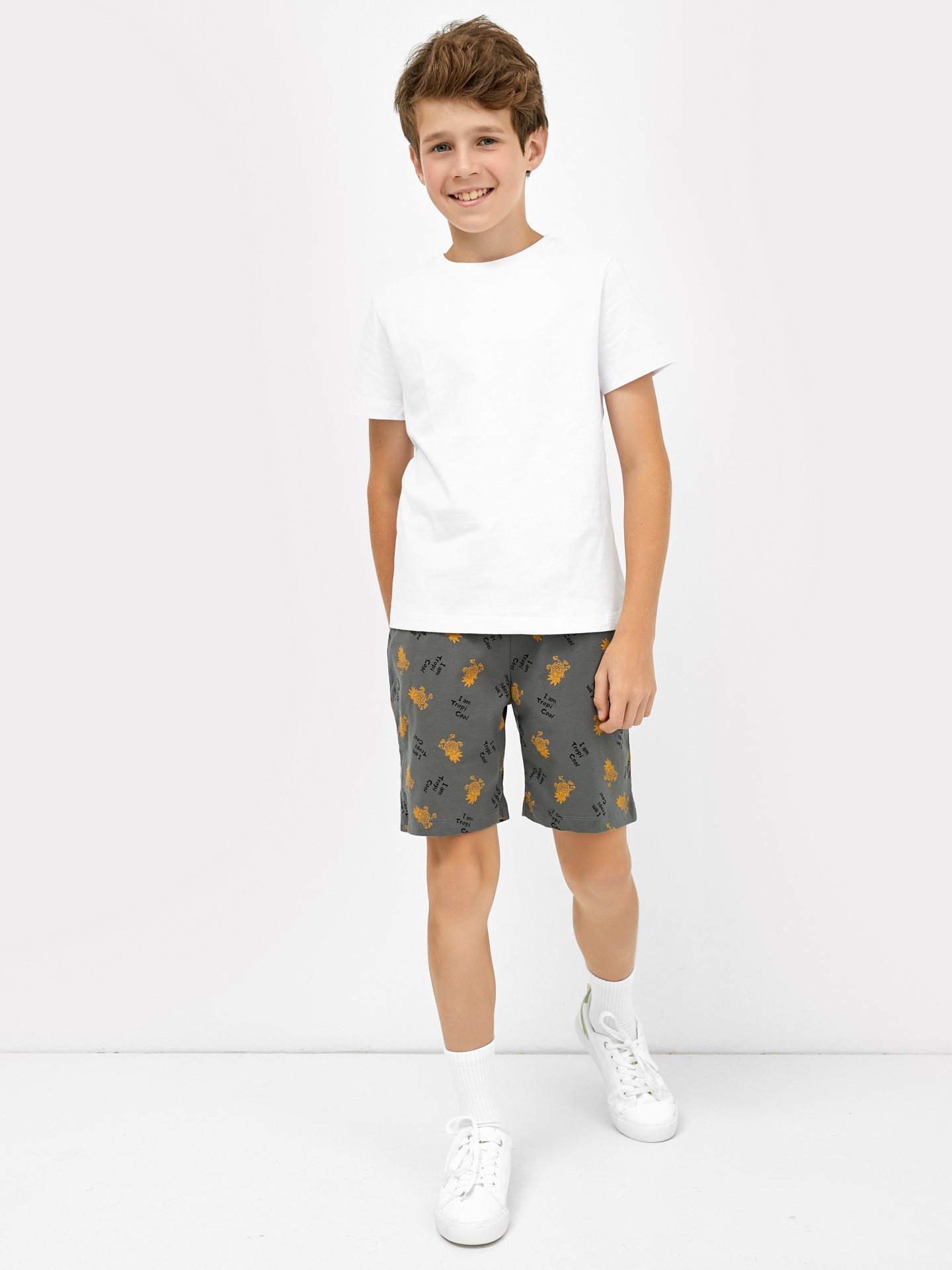 Прямые шорты графитового цвета с изображением ананасов для мальчиков