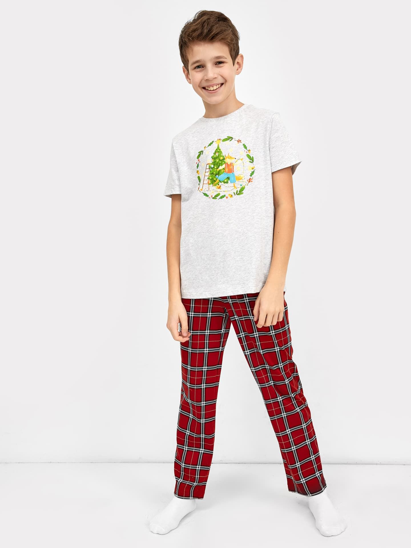 Комплект для мальчиков (футболка и брюки в красную клетку) с новогодним принтом