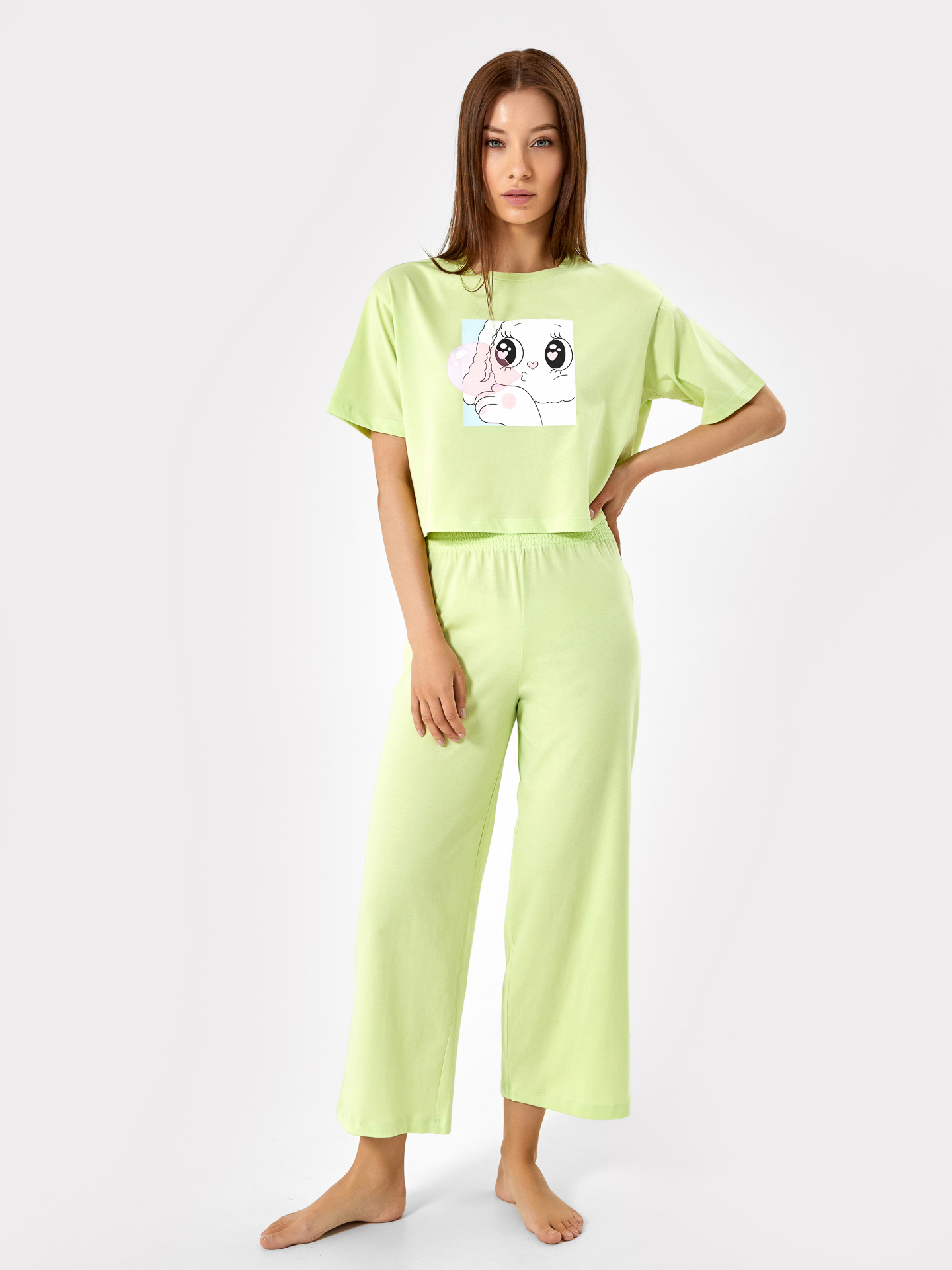 Комплект женский (футболка, бриджи) светло-салатового оттенка с милым принтом
