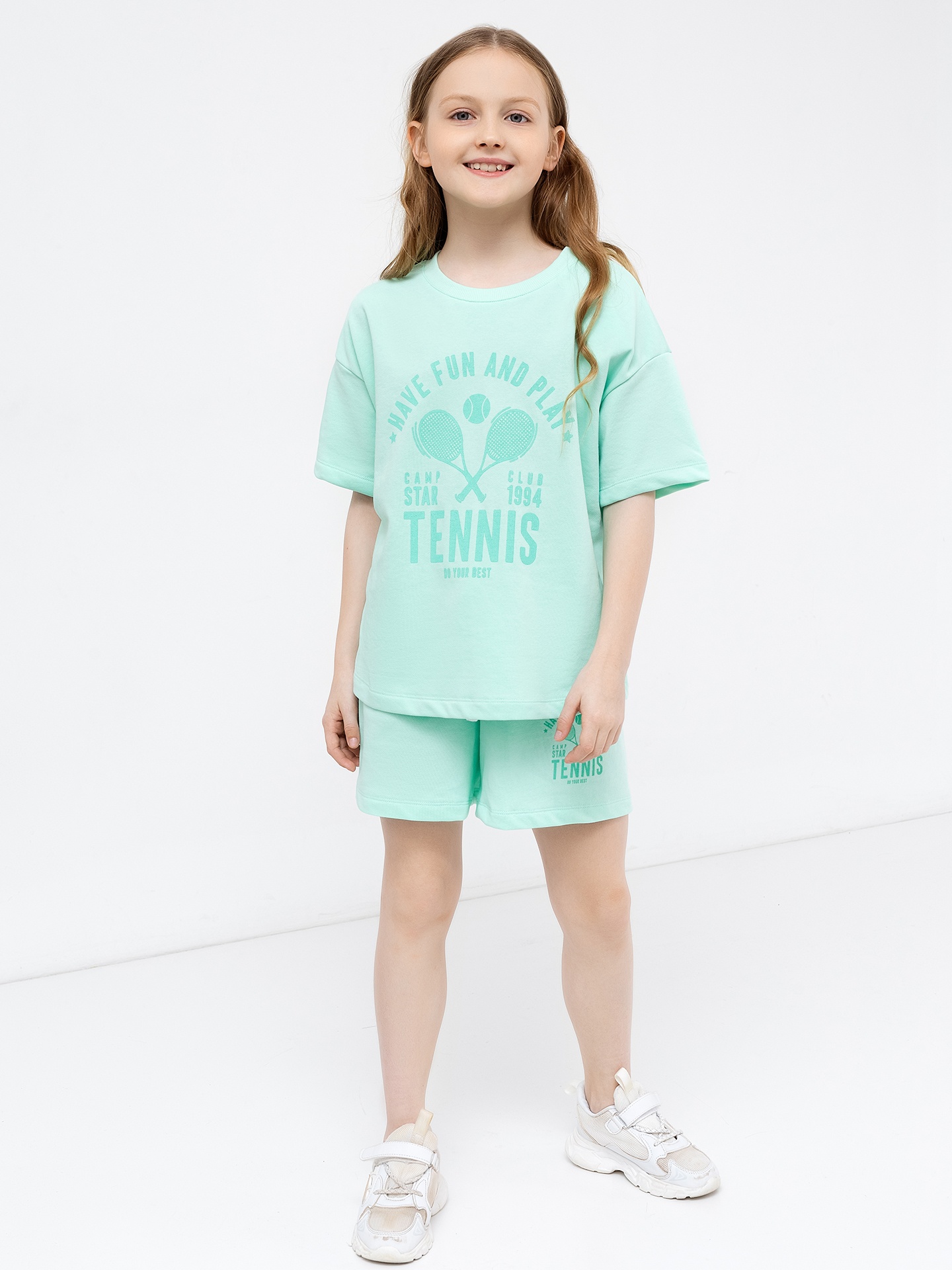 Спортивный комплект для девочек (футболка и шорты)