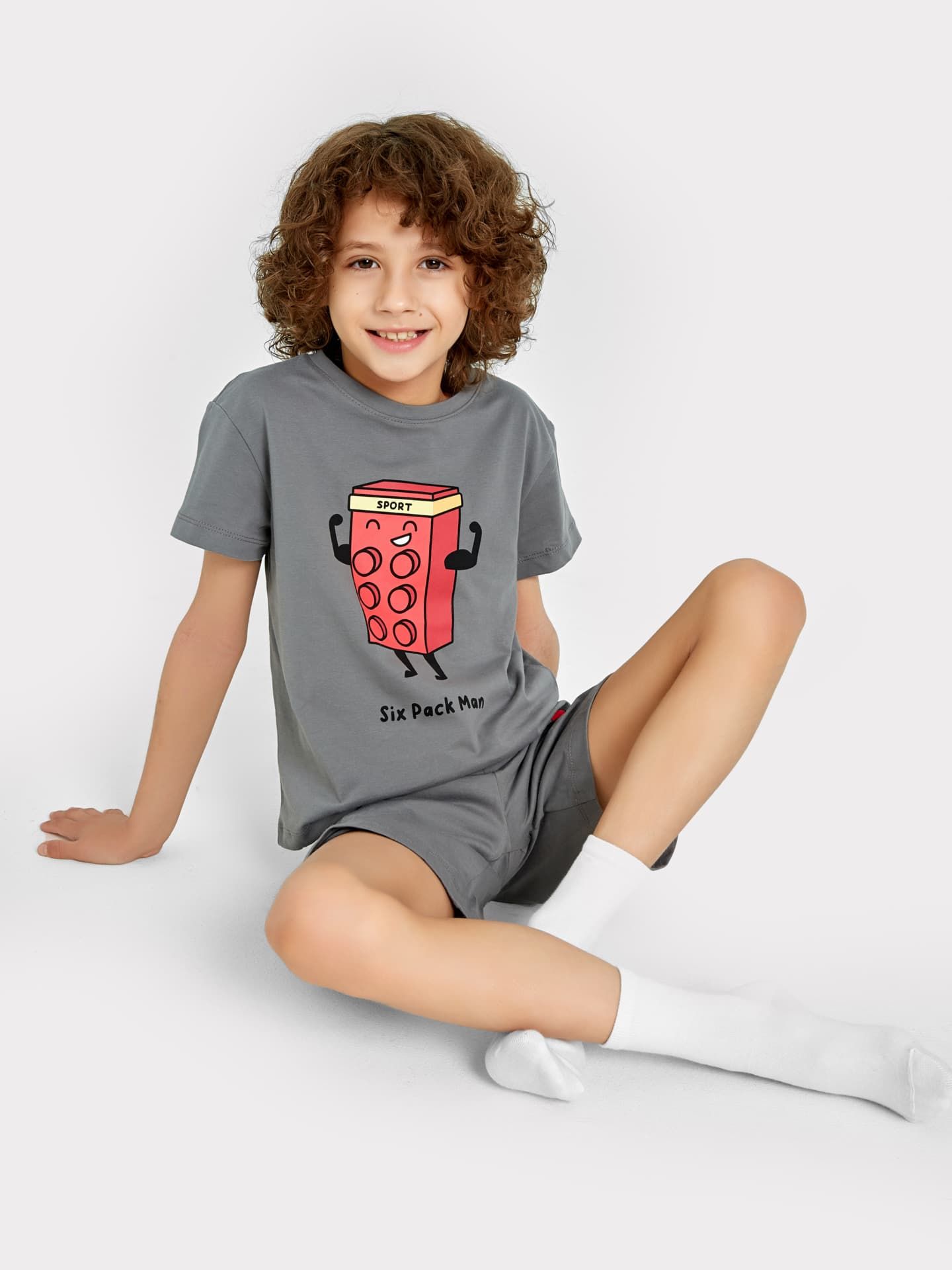 Комплект для мальчиков (футболка, шорты) серый с принтом лего и текстом