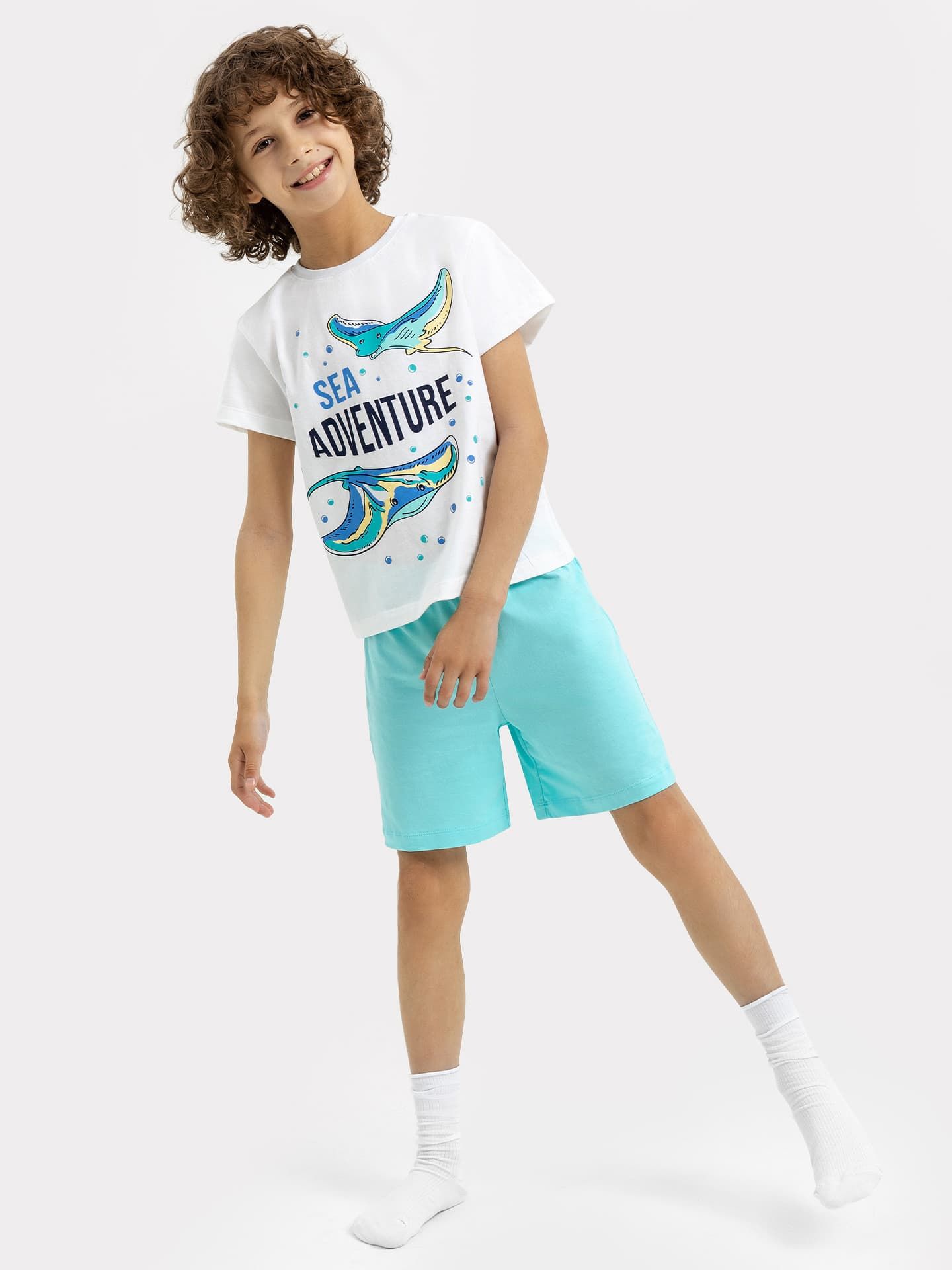 Комплект для мальчиков (белая футболка, бирюзовые шорты), с принтом скатов и текстом