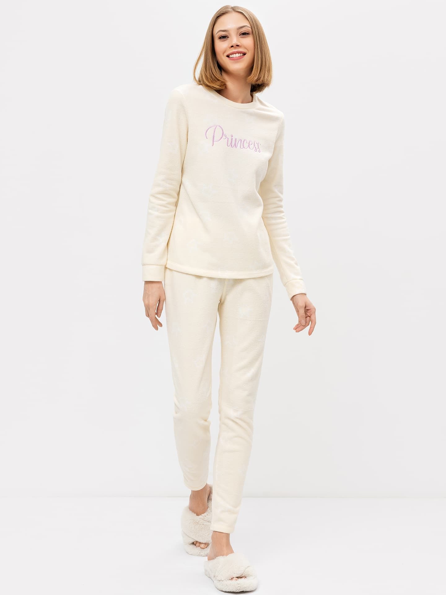 Флисовая пижама (лонгслив и брюки) молочного цвета с принтом