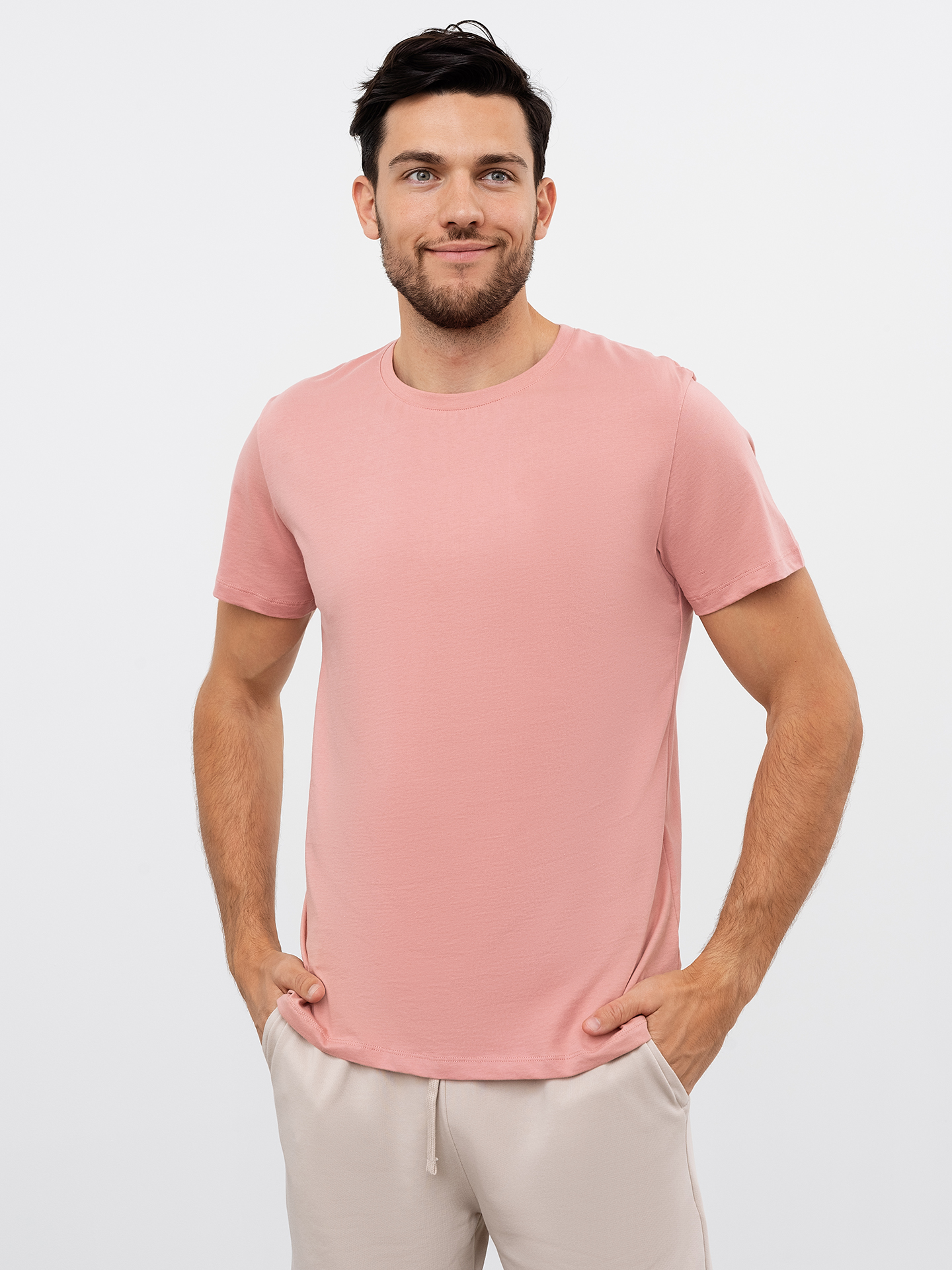 Однотонная мужская футболка в персиковом цвете