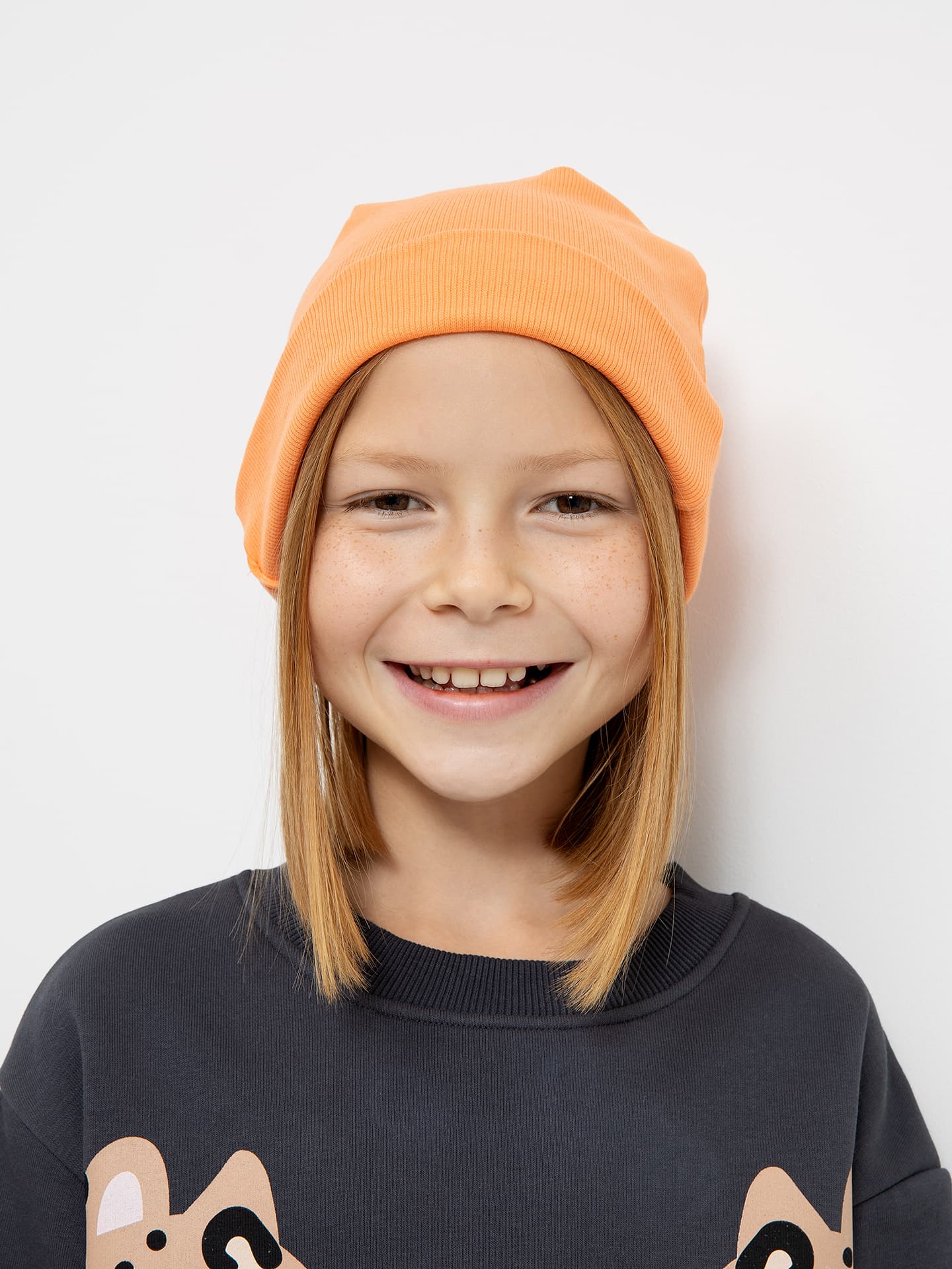 Детская шапка из рибаны оранжевого цвета