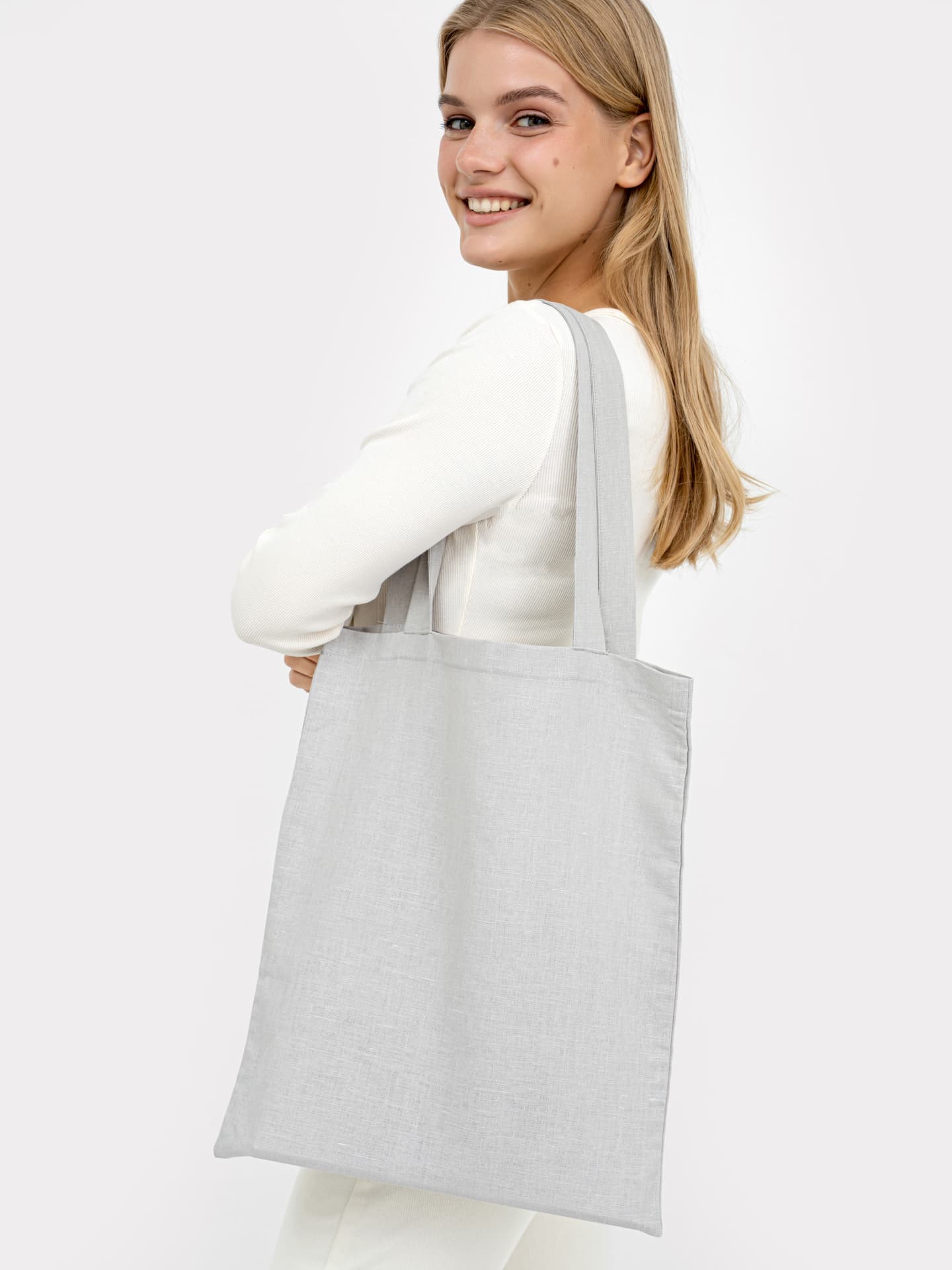 Однотонная текстильная сумка-шопер в светло-сером оттенке