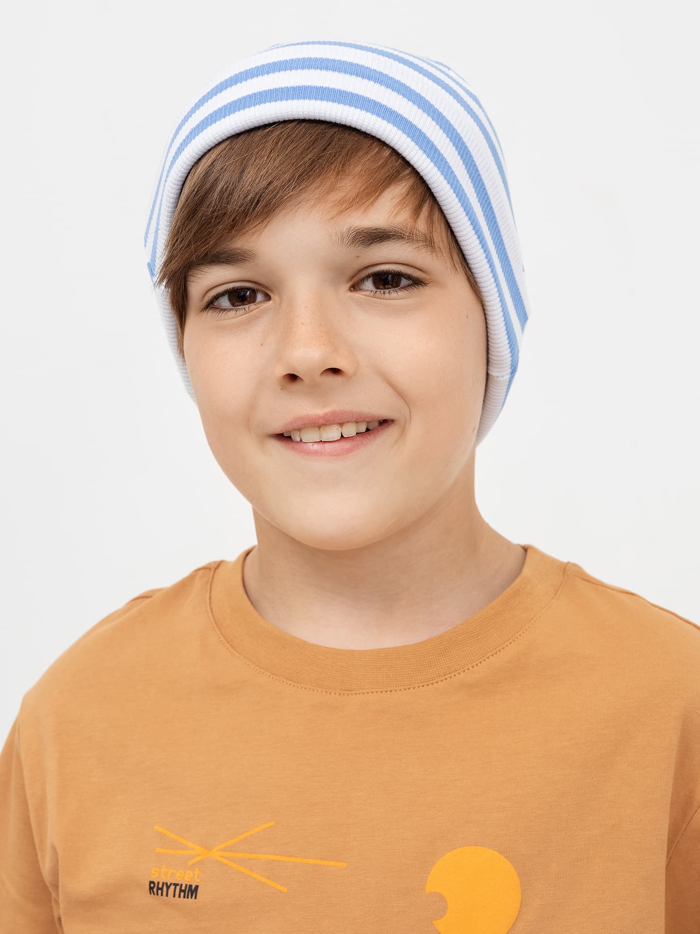 Детская шапка из полотна в рубчик в оттенке в бело-синюю полоску