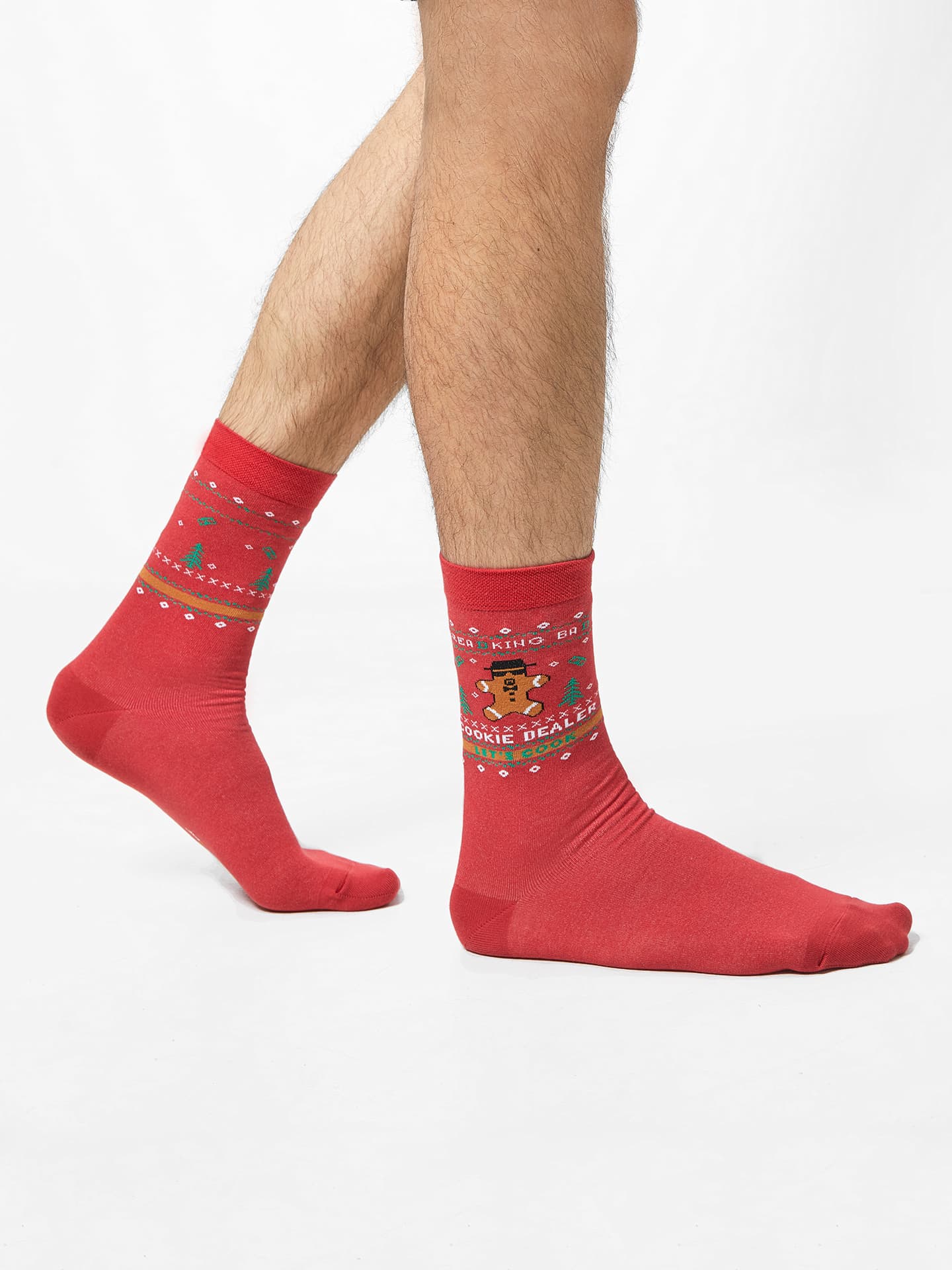 Высокие мужские носки темно-красного цвета с новогодними рисунками
