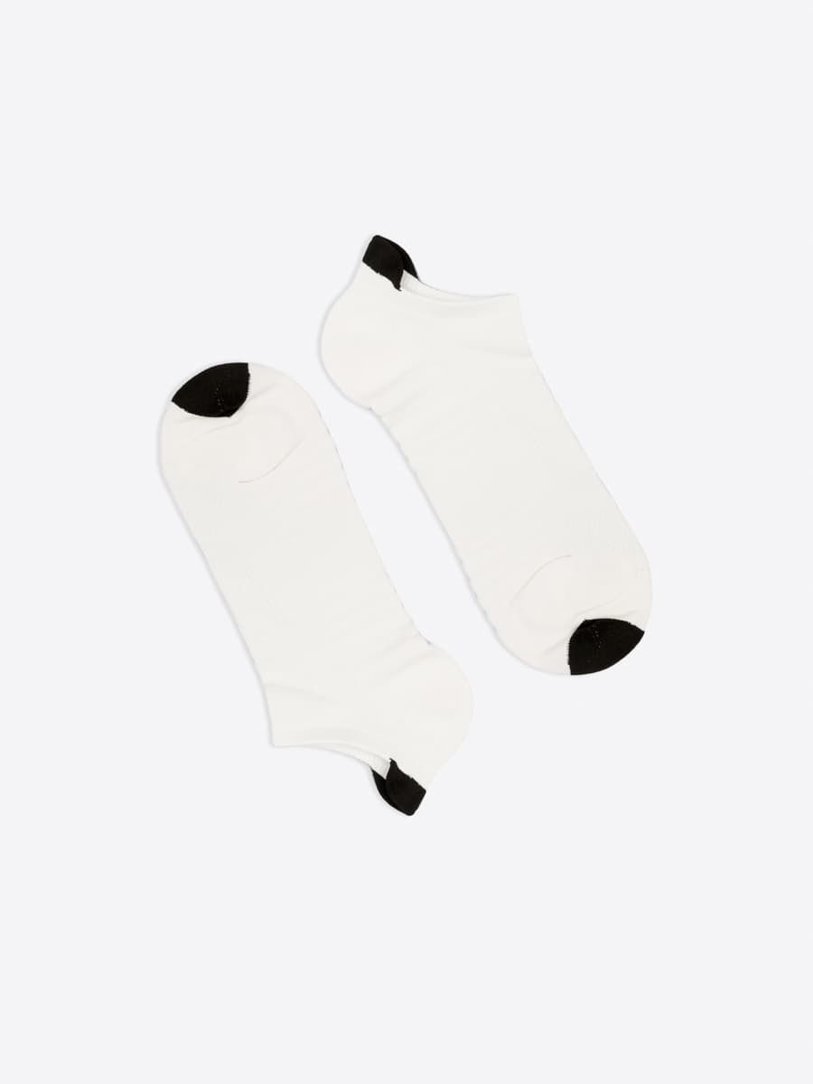 Короткие мужские спортивные носки из пряжи meryl® skinlife белого цвета