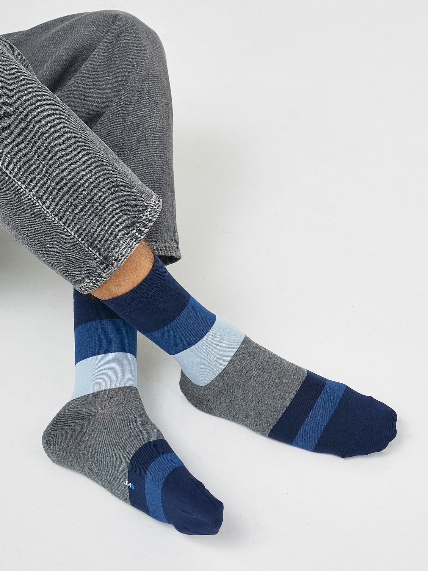 Мужские высокие носки в широкую полоску оттенков синего и серого