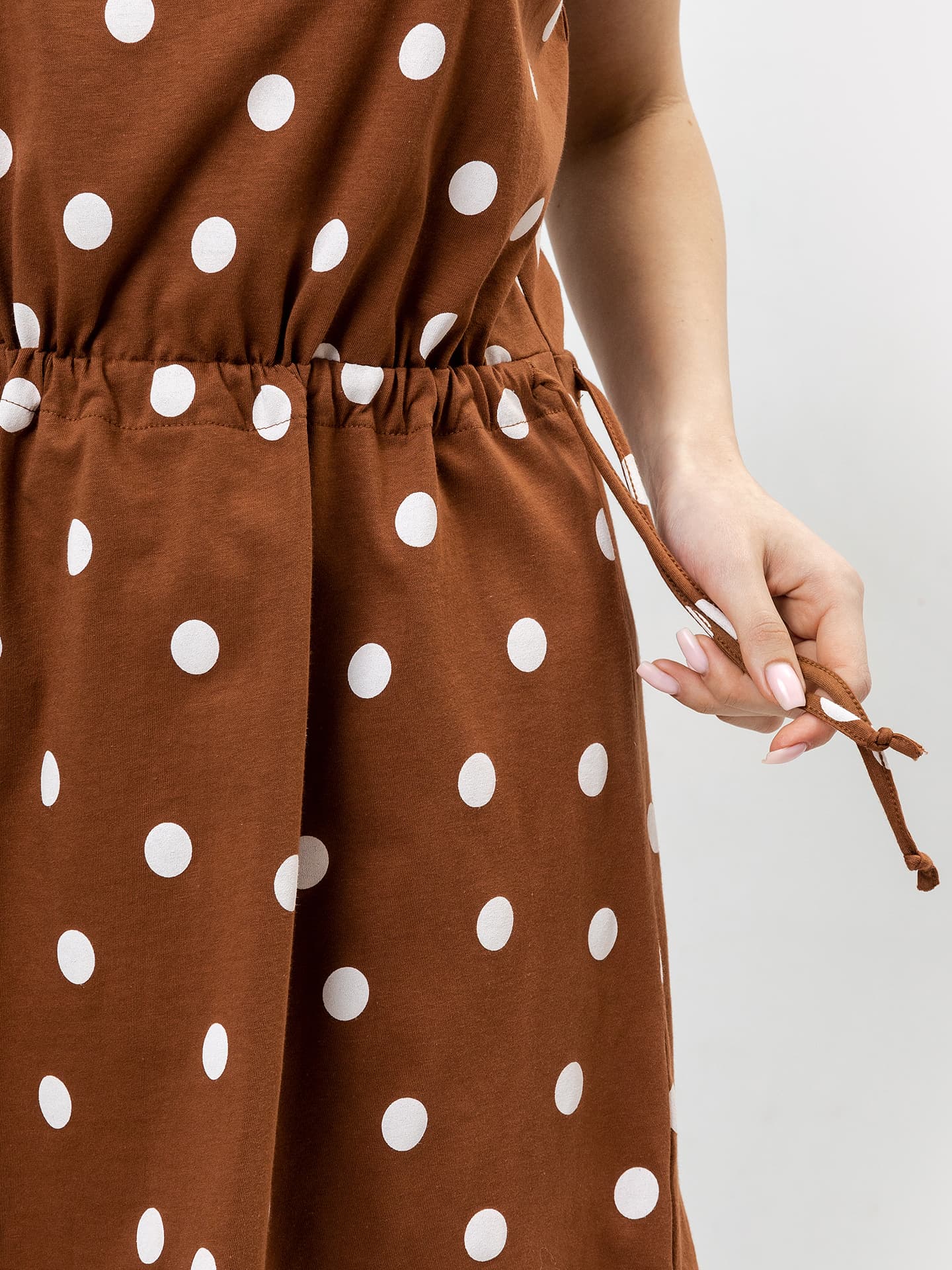 Шифоновое коричневое платье в горошек 20326