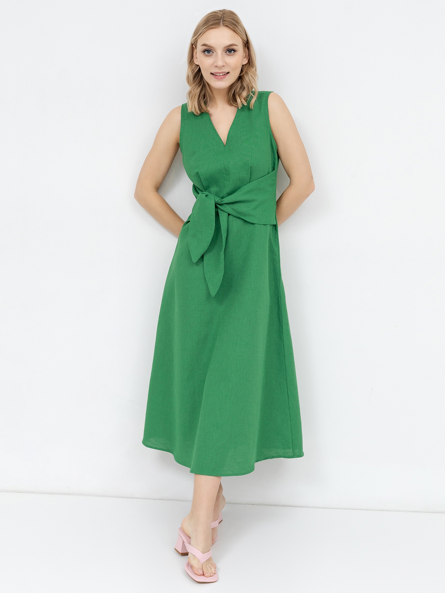 Платье без рукавов из премиального льна и хлопка в зеленом цвете